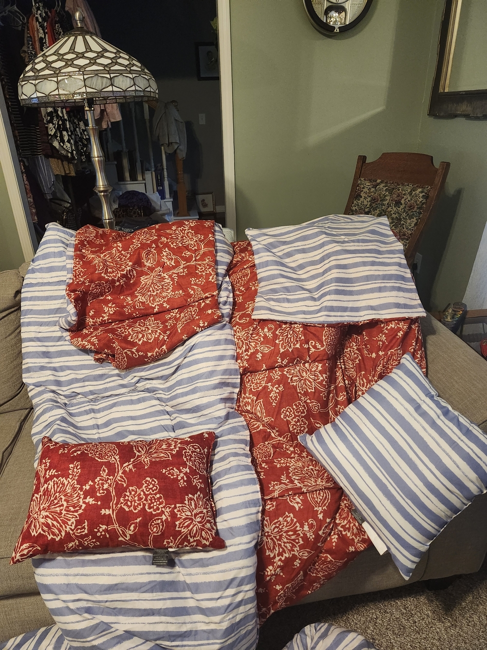 MODERN SOUTHERN HOME QUEEN Reversible Red Floral and Blue Stripe Comforter Set